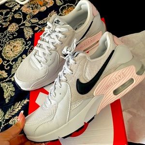 Worn once Air Max’s, fit too small